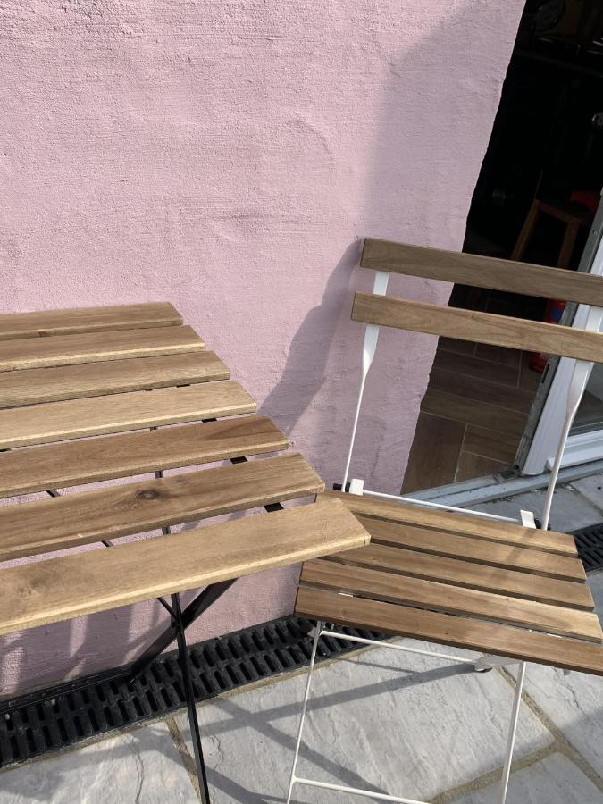 Min-Y-Fford Sleeps 6 Plus Pet Νιούπορτ Εξωτερικό φωτογραφία