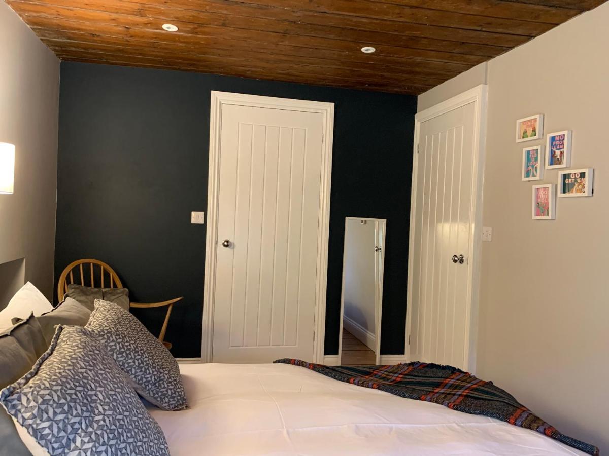 Min-Y-Fford Sleeps 6 Plus Pet Νιούπορτ Εξωτερικό φωτογραφία