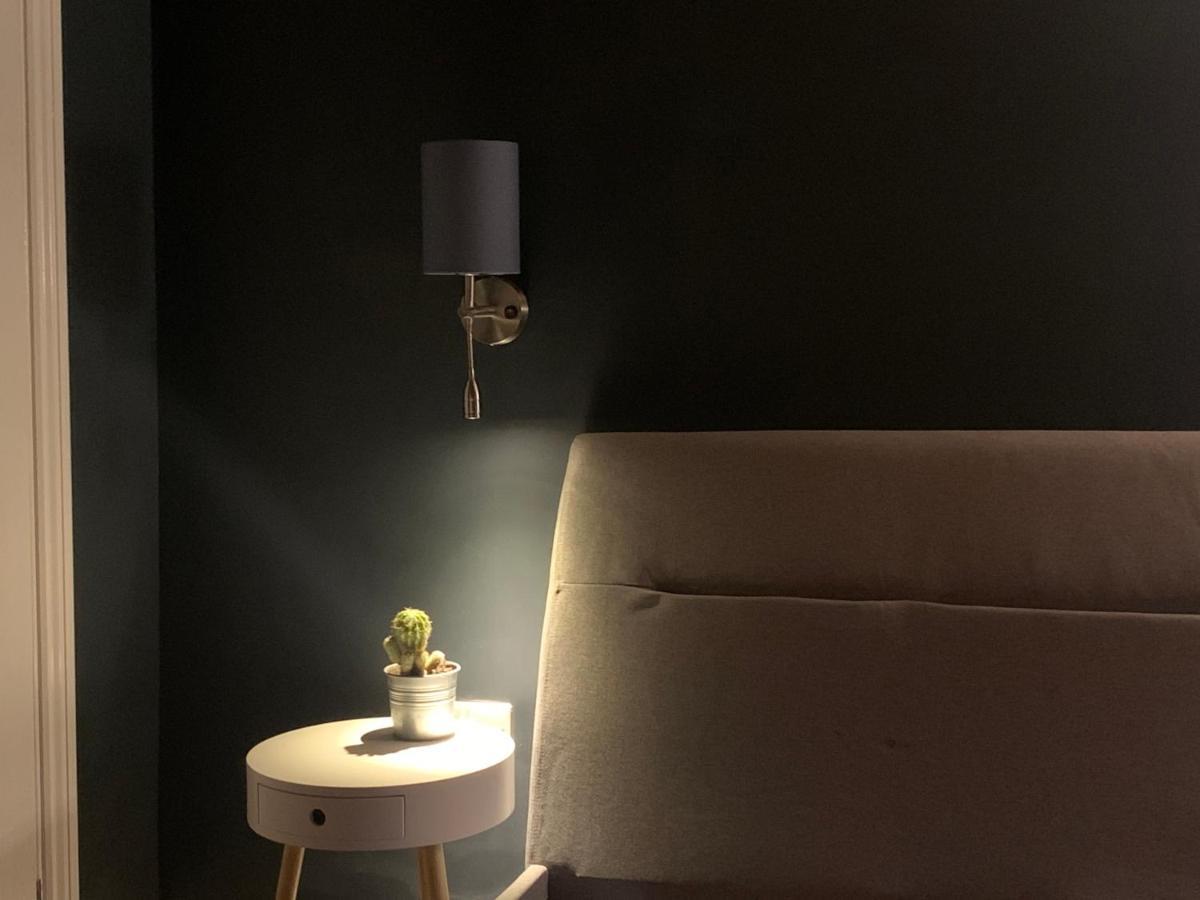 Min-Y-Fford Sleeps 6 Plus Pet Νιούπορτ Εξωτερικό φωτογραφία