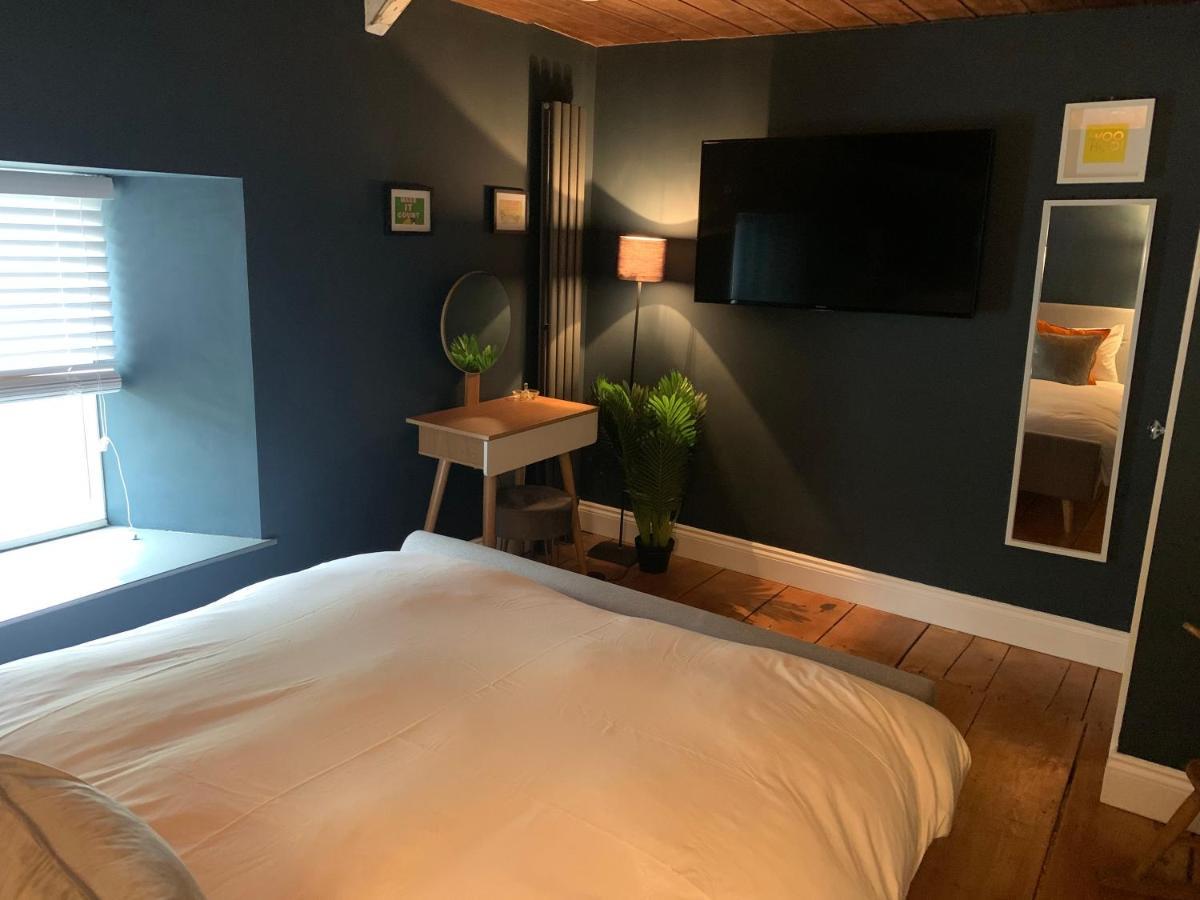 Min-Y-Fford Sleeps 6 Plus Pet Νιούπορτ Εξωτερικό φωτογραφία